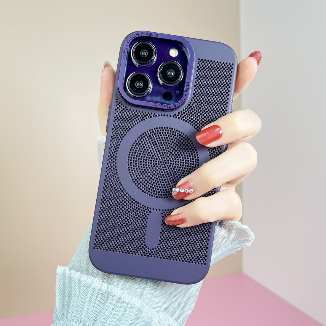 Magnetic cooling breathable phone case