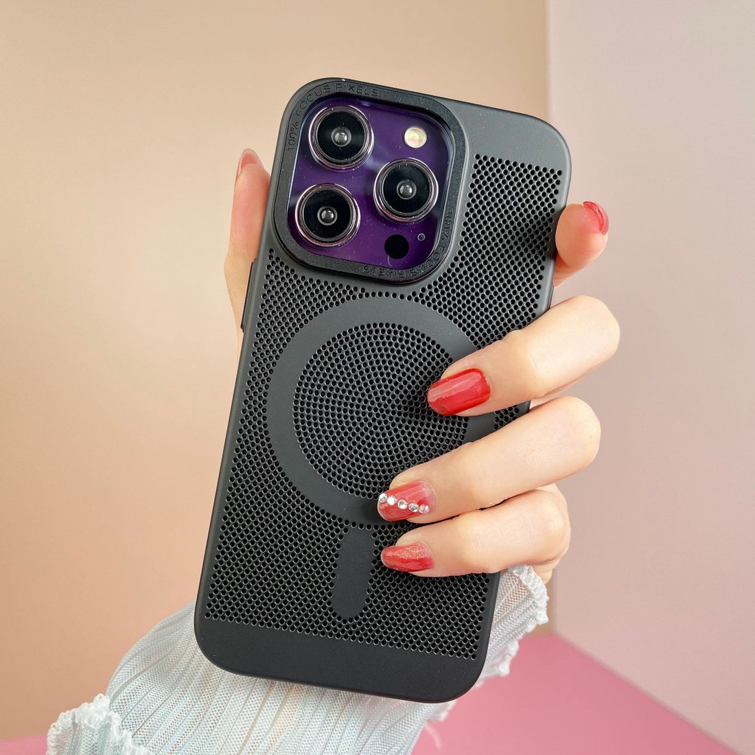 Magnetic cooling breathable phone case