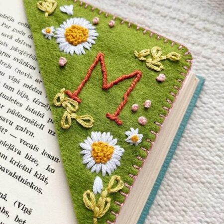kelinia bookmark - Personalized hand embroidered corner bookmark
