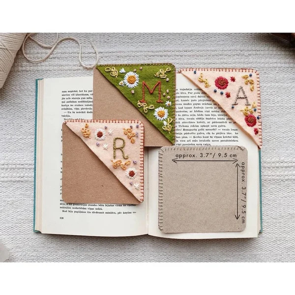 kelinia bookmark - Personalized hand embroidered corner bookmark