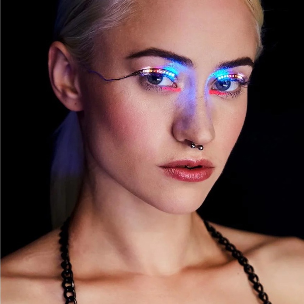 LED FLASHING EYELASHES