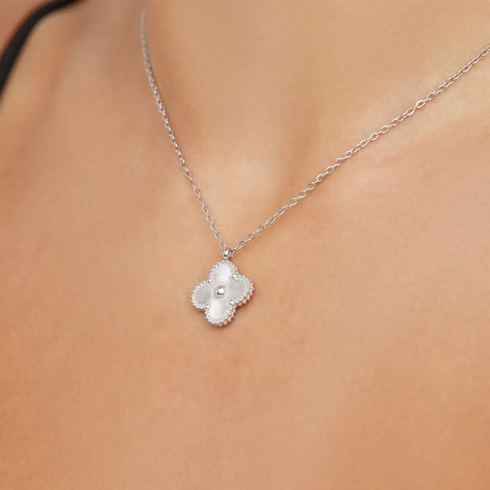 ZERVARA CLOVER NECKLACE